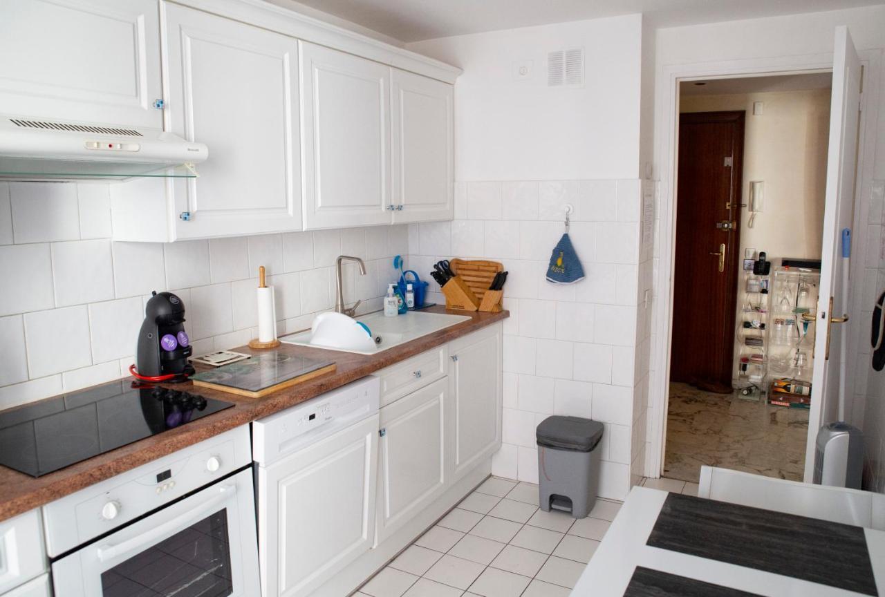 Chill Out Apartment, 2 Mins From Beach Nizza Exterior foto