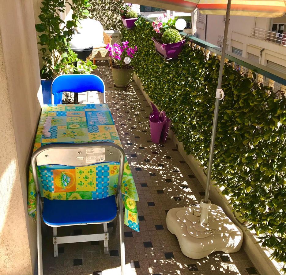 Chill Out Apartment, 2 Mins From Beach Nizza Exterior foto