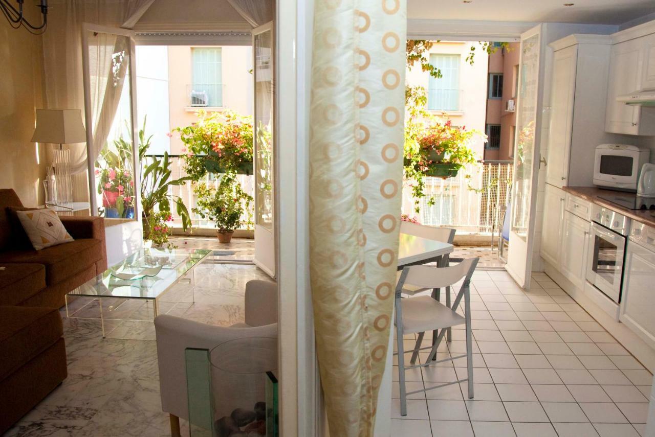 Chill Out Apartment, 2 Mins From Beach Nizza Exterior foto